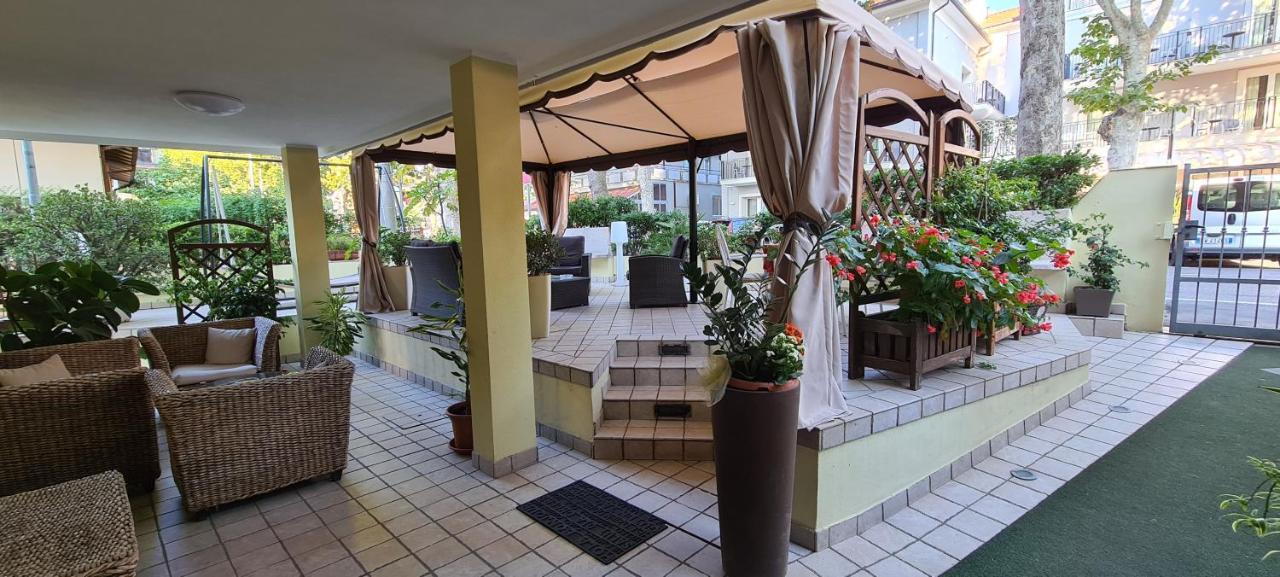 Hotel Beppe Rimini Exterior foto