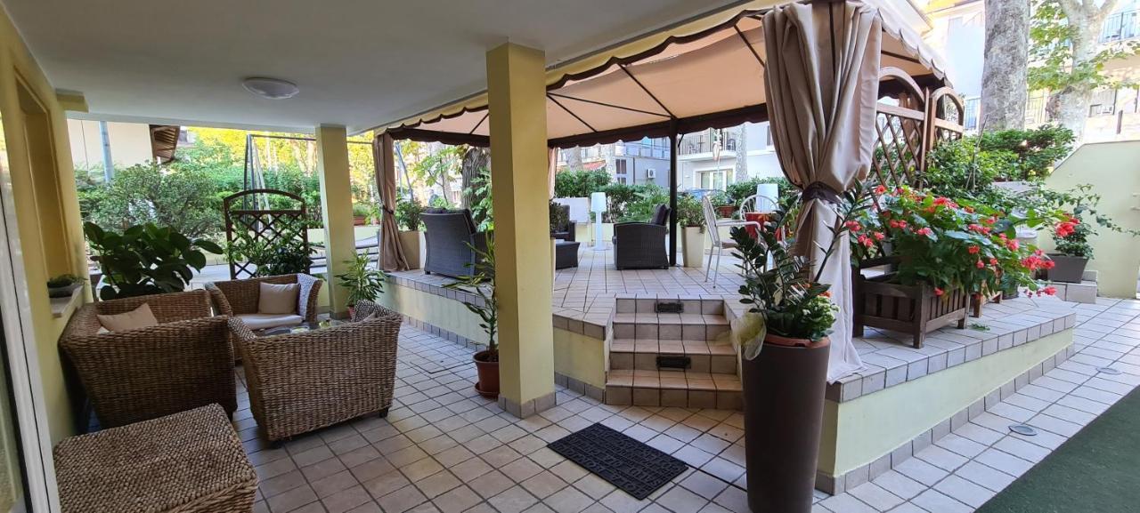 Hotel Beppe Rimini Exterior foto