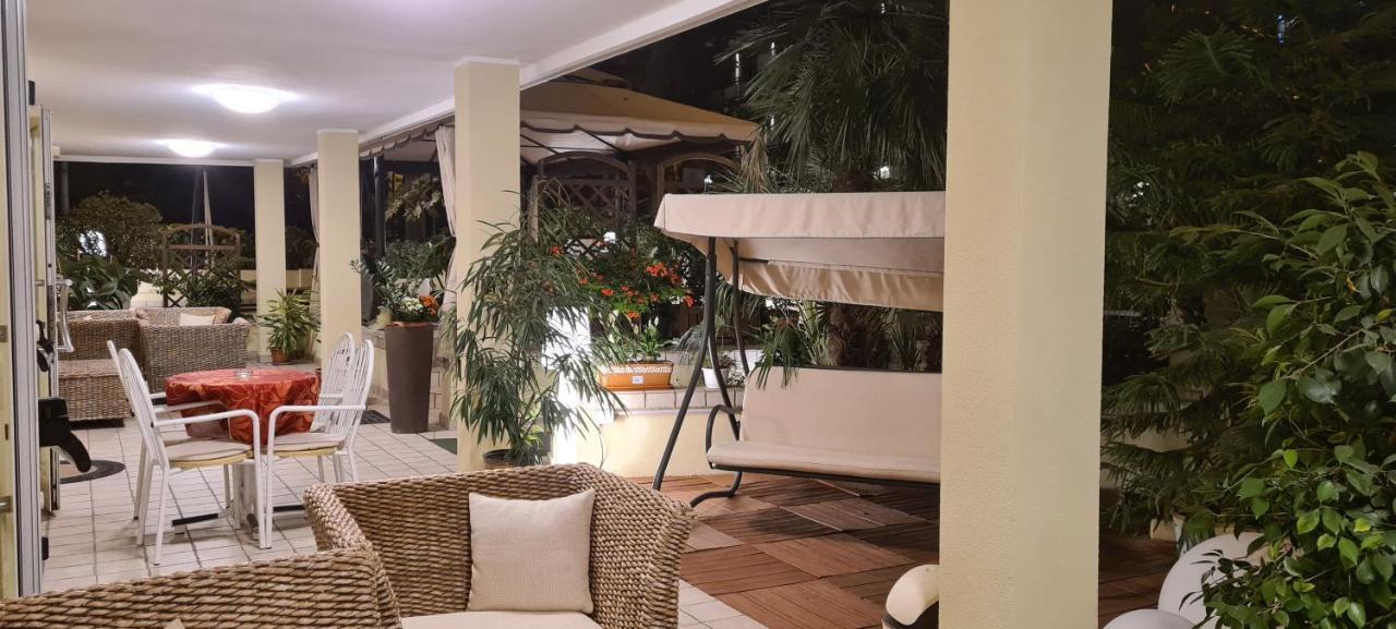 Hotel Beppe Rimini Exterior foto