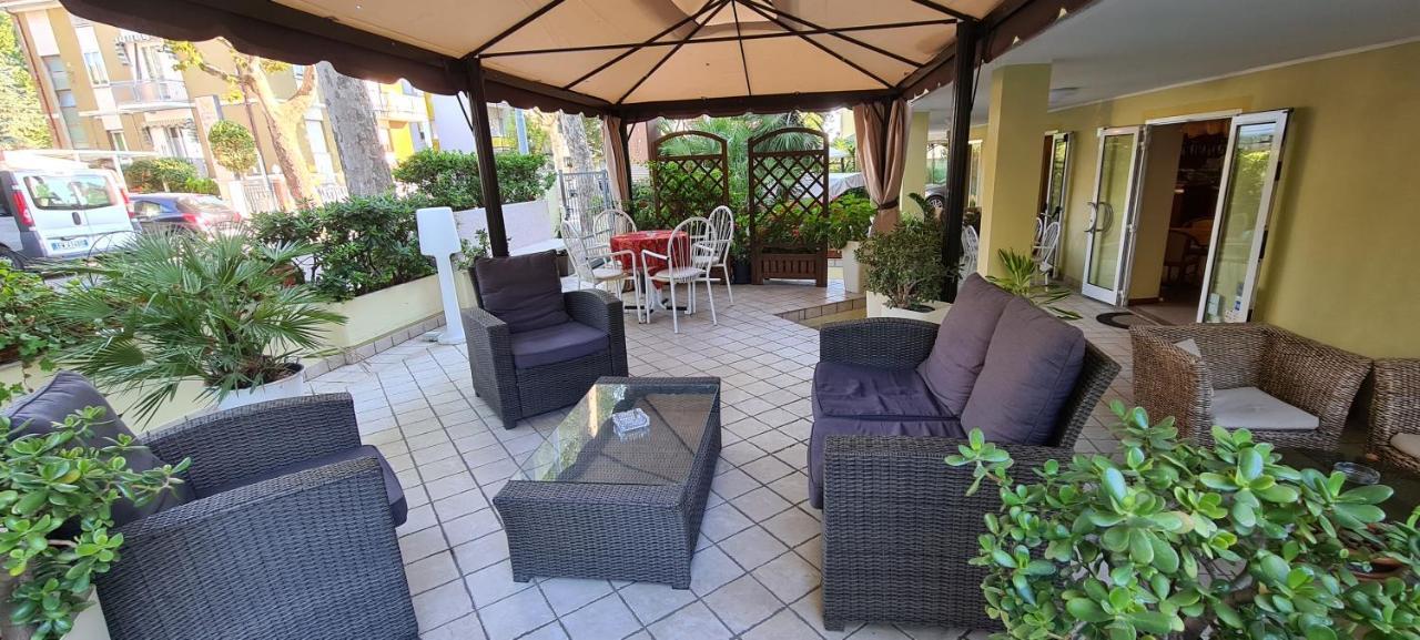 Hotel Beppe Rimini Exterior foto